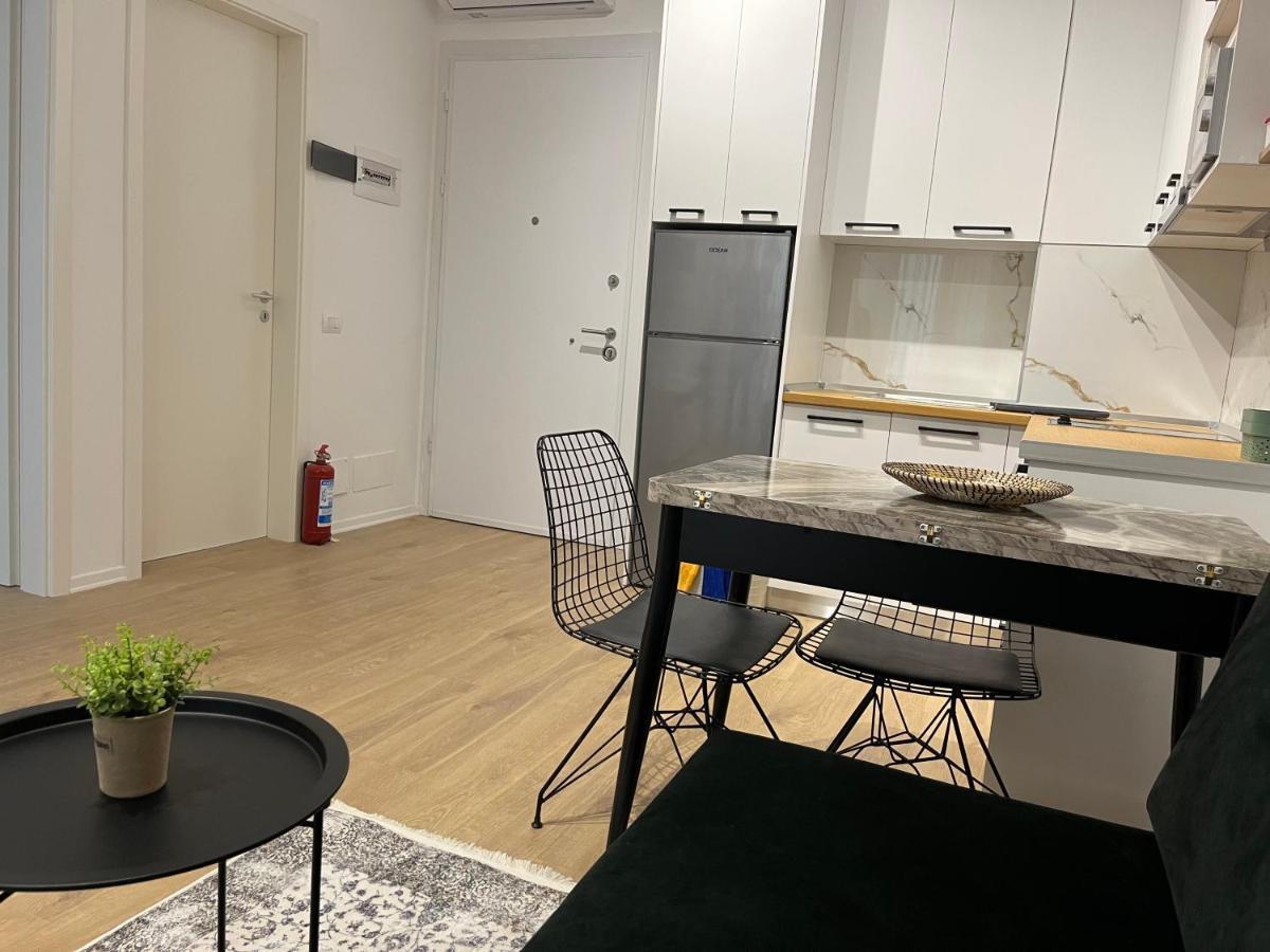 Comfy Nest Apartment- Free Parking Tirana Kültér fotó